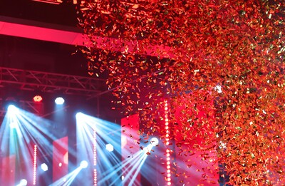 Bühne mit Konfetti